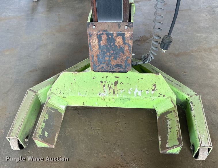 image for item EJ4428 (4) Automotive Resources ARI-hetra HDML-8 mobile lift 