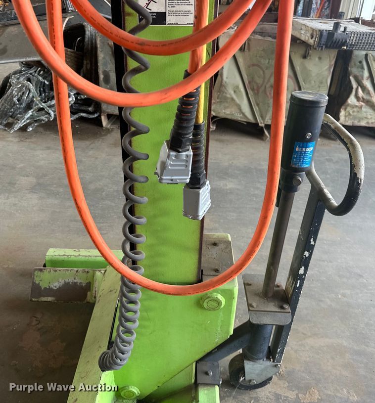 image for item EJ4428 (4) Automotive Resources ARI-hetra HDML-8 mobile lift 