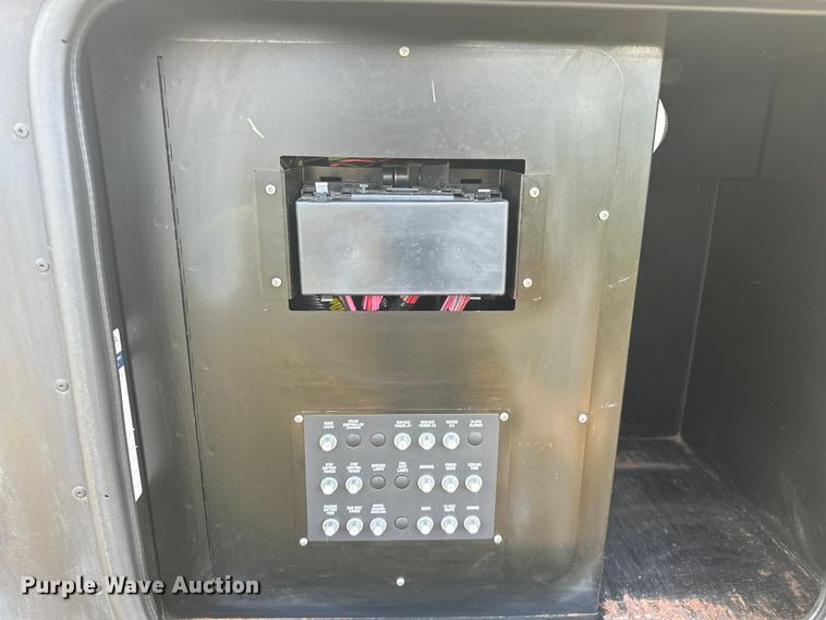 image for item EJ4439 2012 Winnebago  Journey  RV