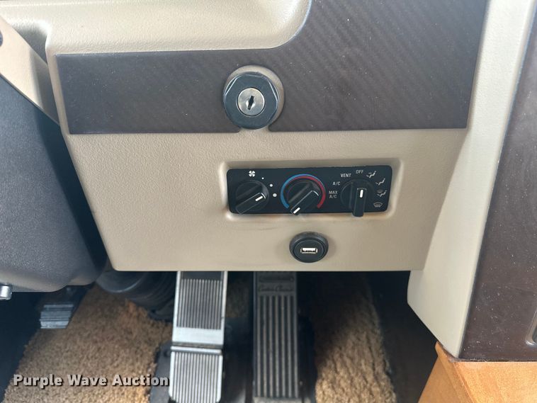 image for item EJ4439 2012 Winnebago  Journey  RV