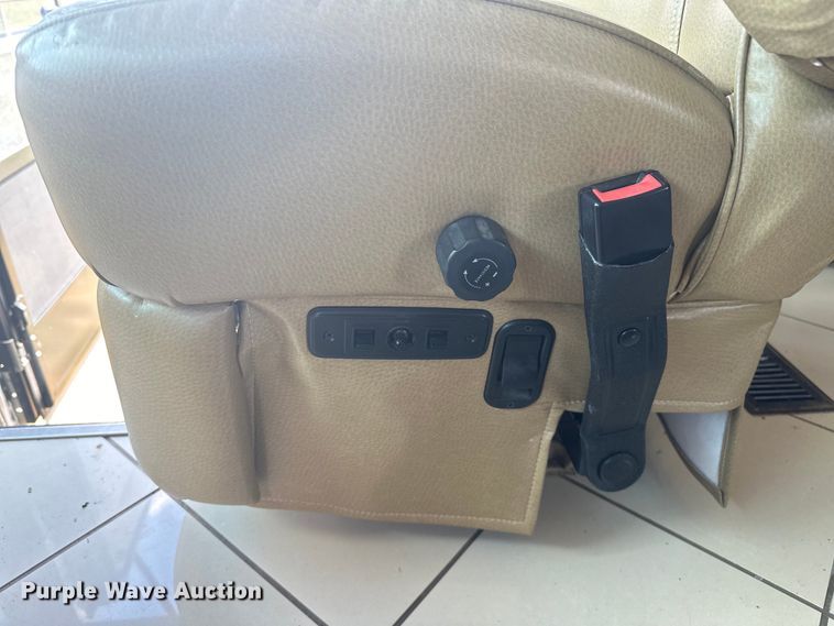 image for item EJ4439 2012 Winnebago  Journey  RV