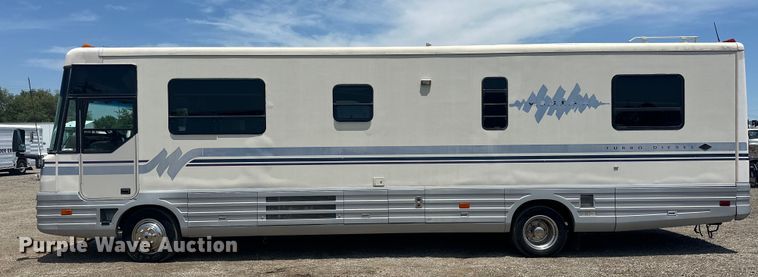 image for item EJ4448 1994 Winnebago  Vectra RV