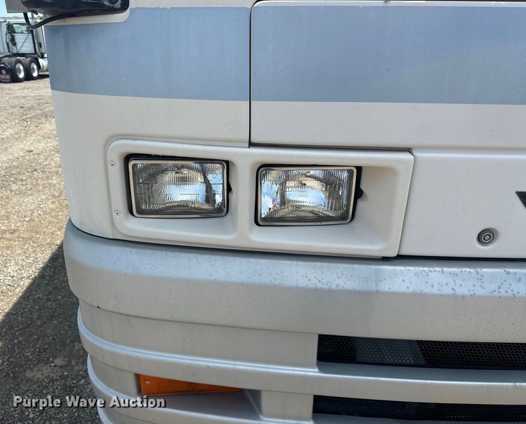 image for item EJ4448 1994 Winnebago  Vectra RV