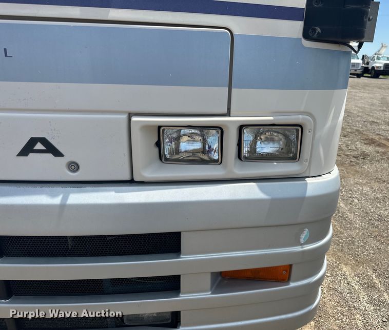 image for item EJ4448 1994 Winnebago  Vectra RV