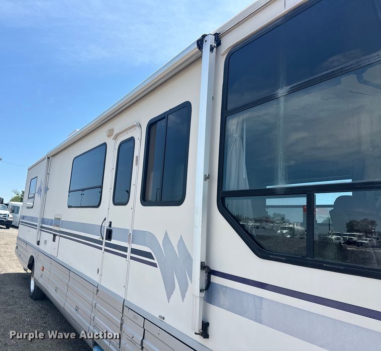 image for item EJ4448 1994 Winnebago  Vectra RV