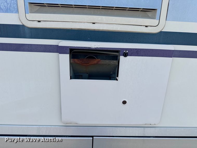 image for item EJ4448 1994 Winnebago  Vectra RV