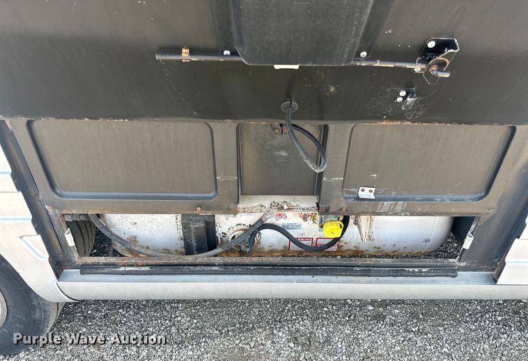 image for item EJ4448 1994 Winnebago  Vectra RV