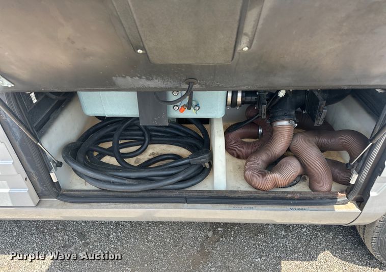 image for item EJ4448 1994 Winnebago  Vectra RV