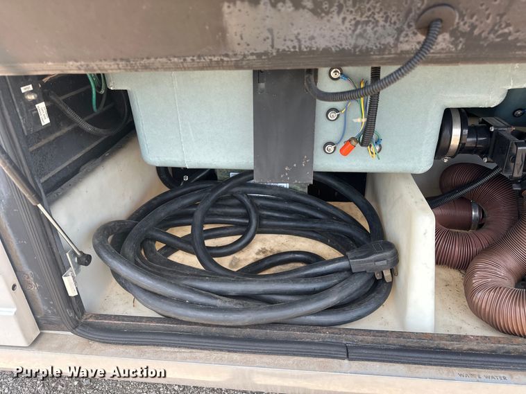 image for item EJ4448 1994 Winnebago  Vectra RV