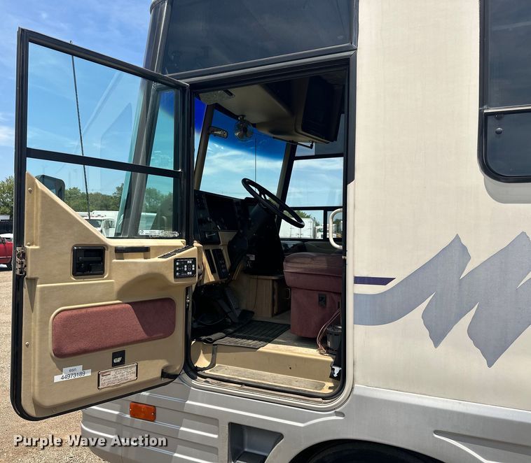 image for item EJ4448 1994 Winnebago  Vectra RV