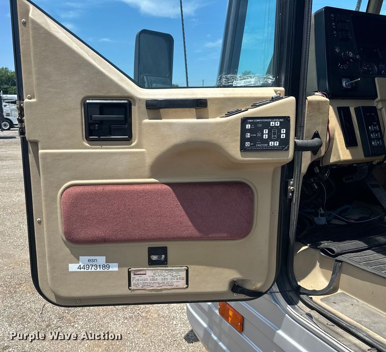 image for item EJ4448 1994 Winnebago  Vectra RV