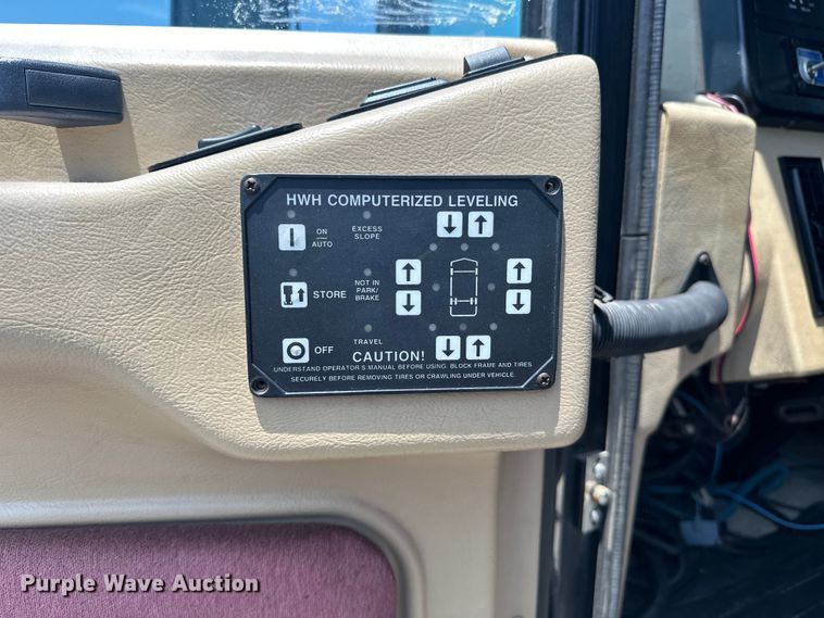 image for item EJ4448 1994 Winnebago  Vectra RV