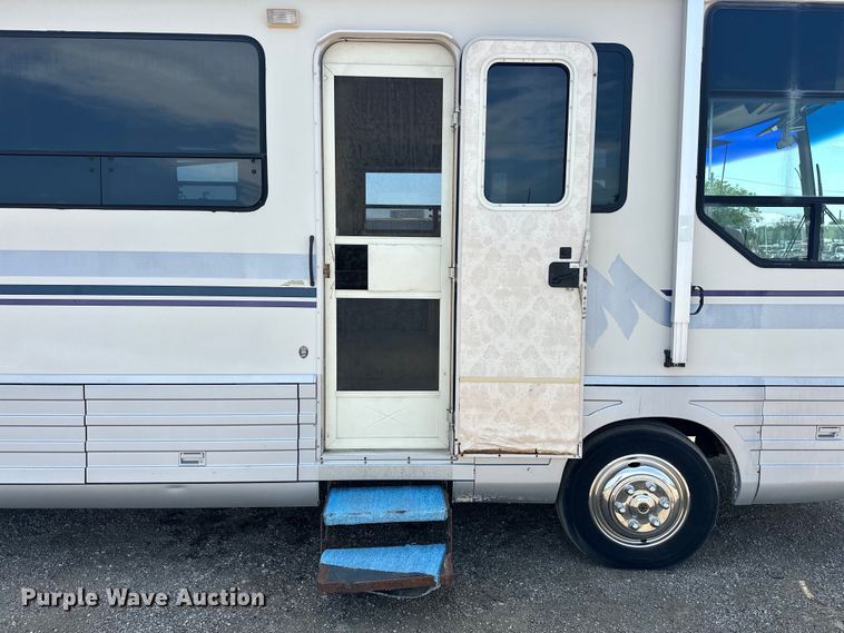 image for item EJ4448 1994 Winnebago  Vectra RV