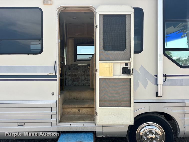 image for item EJ4448 1994 Winnebago  Vectra RV