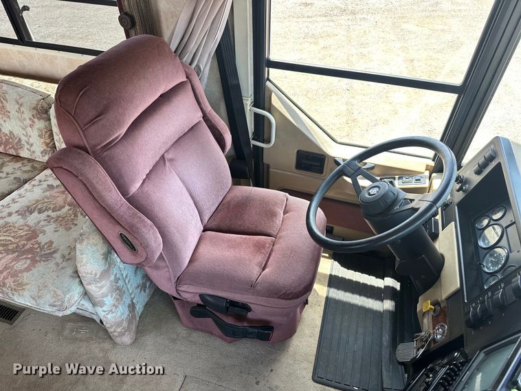 image for item EJ4448 1994 Winnebago  Vectra RV