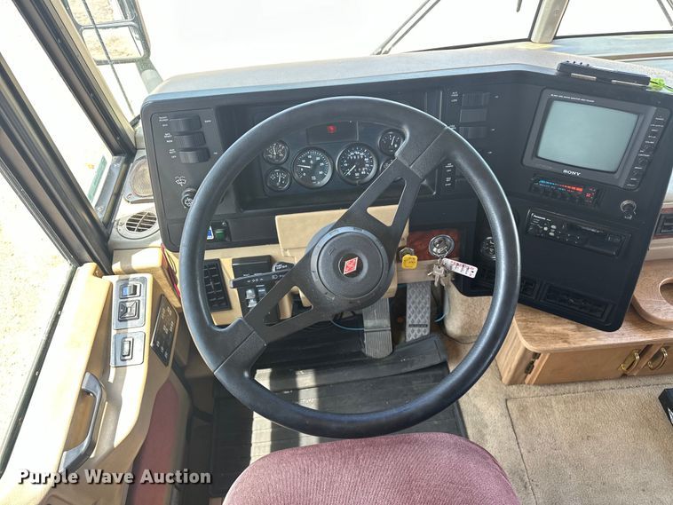 image for item EJ4448 1994 Winnebago  Vectra RV