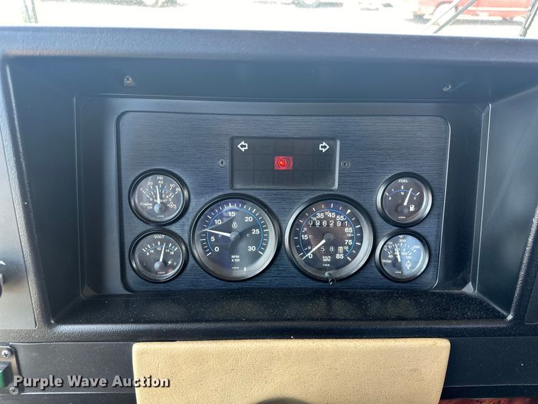 image for item EJ4448 1994 Winnebago  Vectra RV