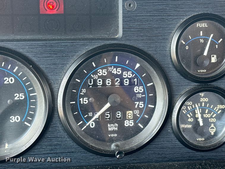 image for item EJ4448 1994 Winnebago  Vectra RV