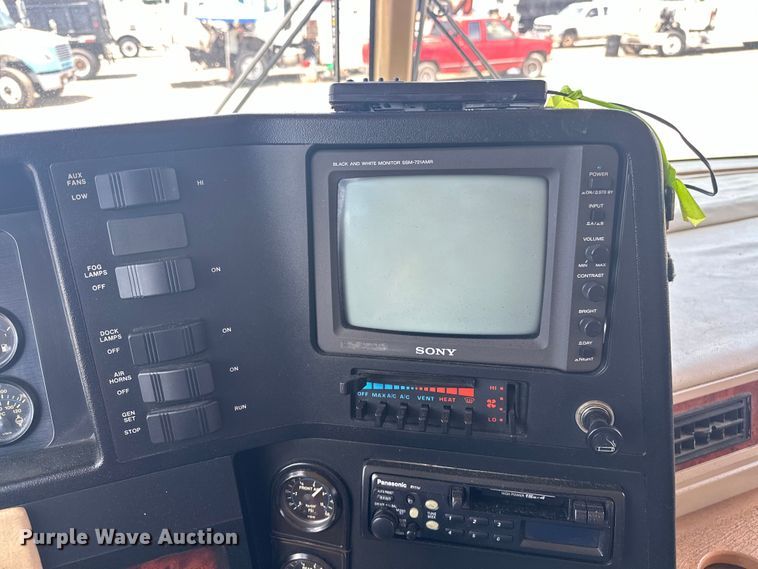 image for item EJ4448 1994 Winnebago  Vectra RV