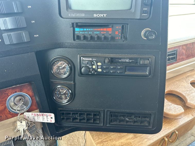 image for item EJ4448 1994 Winnebago  Vectra RV