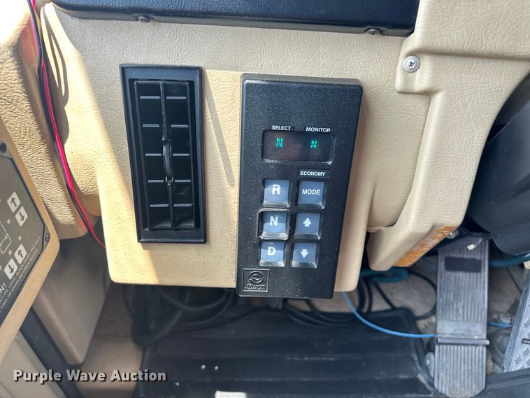 image for item EJ4448 1994 Winnebago  Vectra RV