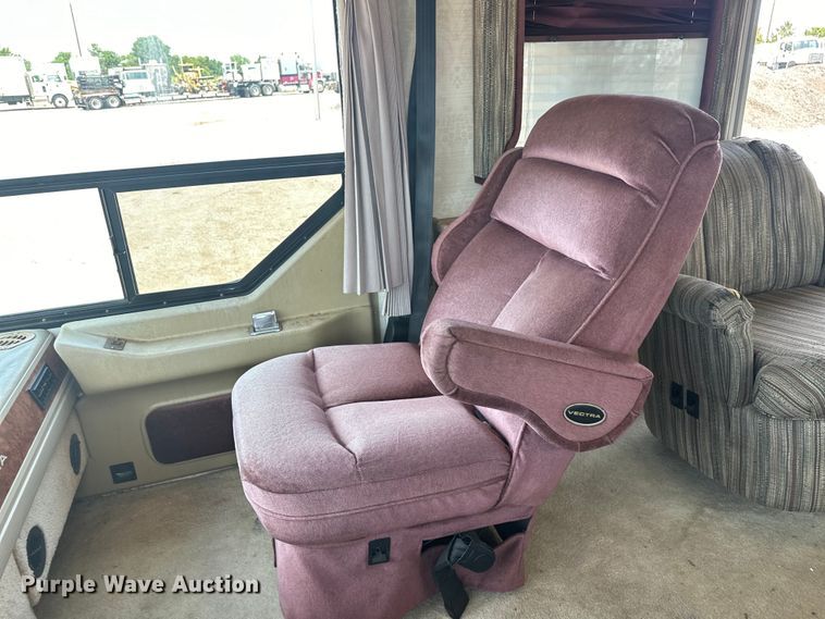 image for item EJ4448 1994 Winnebago  Vectra RV