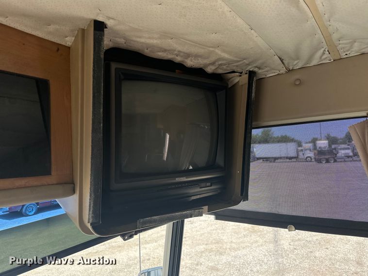 image for item EJ4448 1994 Winnebago  Vectra RV