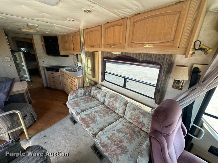 image for item EJ4448 1994 Winnebago  Vectra RV