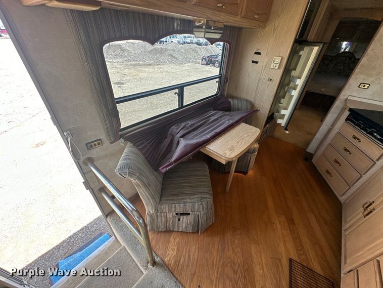 image for item EJ4448 1994 Winnebago  Vectra RV