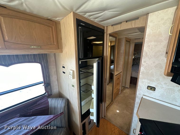 image for item EJ4448 1994 Winnebago  Vectra RV