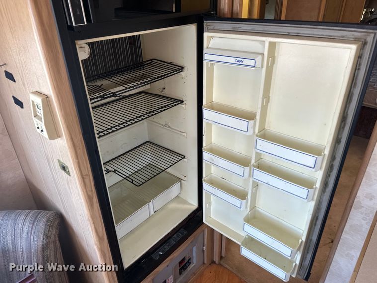 image for item EJ4448 1994 Winnebago  Vectra RV