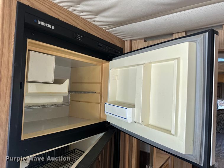 image for item EJ4448 1994 Winnebago  Vectra RV