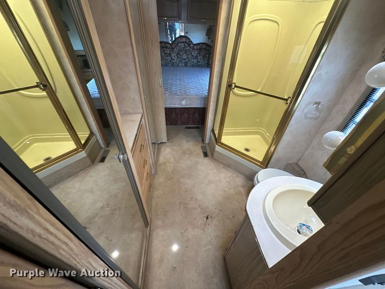 image for item EJ4448 1994 Winnebago  Vectra RV