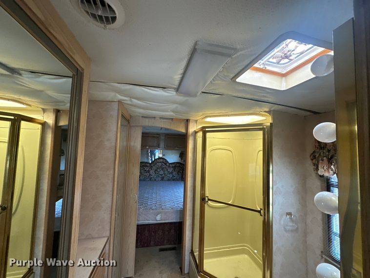 image for item EJ4448 1994 Winnebago  Vectra RV