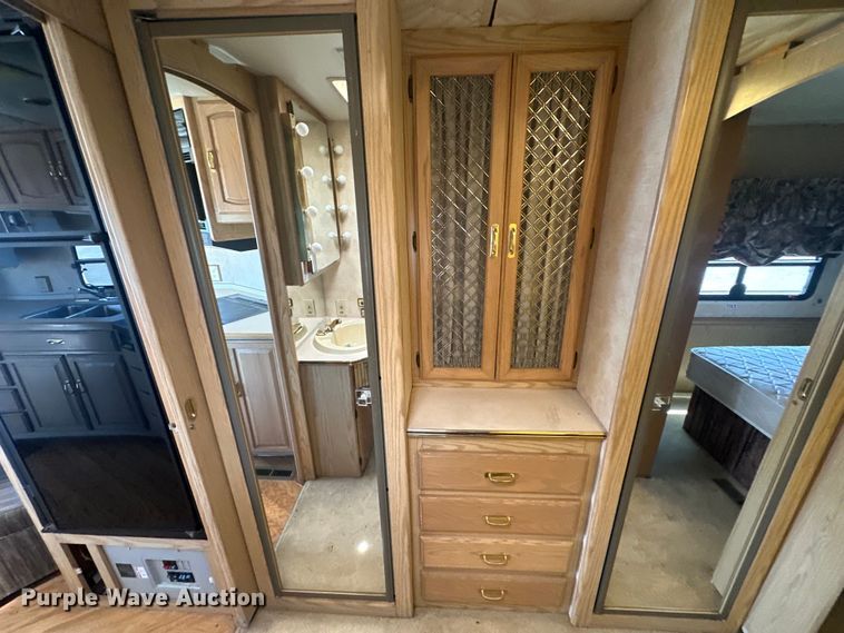 image for item EJ4448 1994 Winnebago  Vectra RV