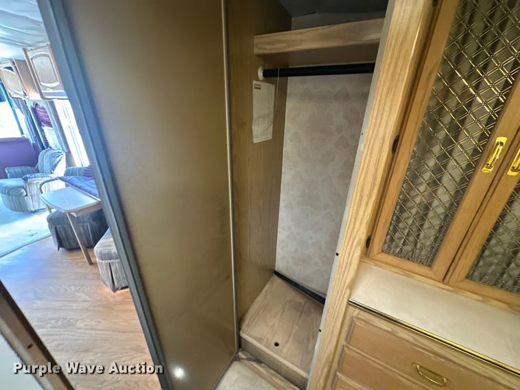 image for item EJ4448 1994 Winnebago  Vectra RV