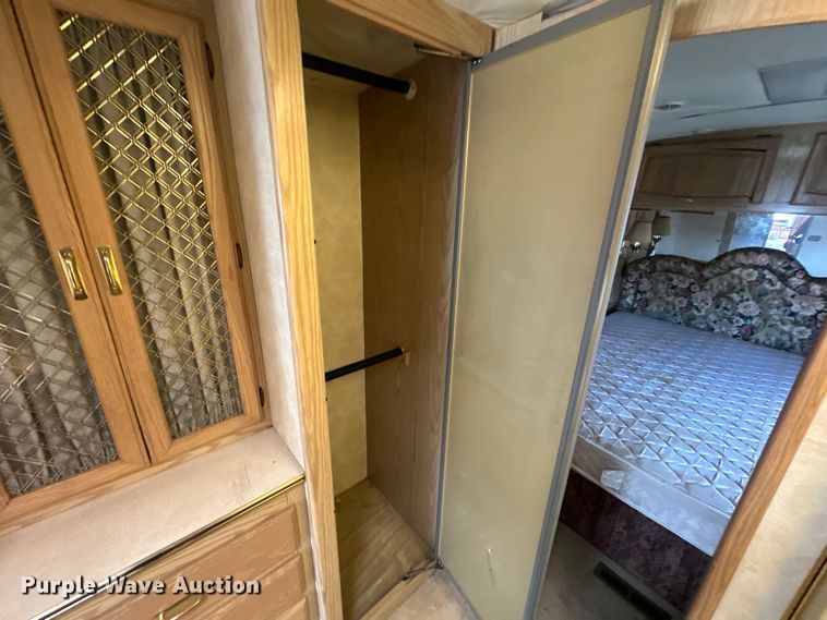 image for item EJ4448 1994 Winnebago  Vectra RV