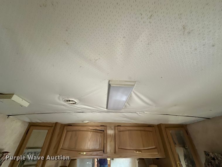 image for item EJ4448 1994 Winnebago  Vectra RV