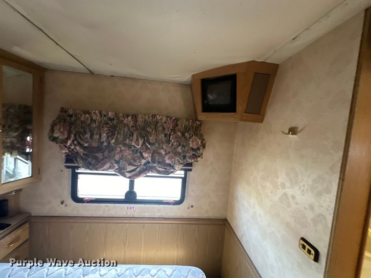 image for item EJ4448 1994 Winnebago  Vectra RV