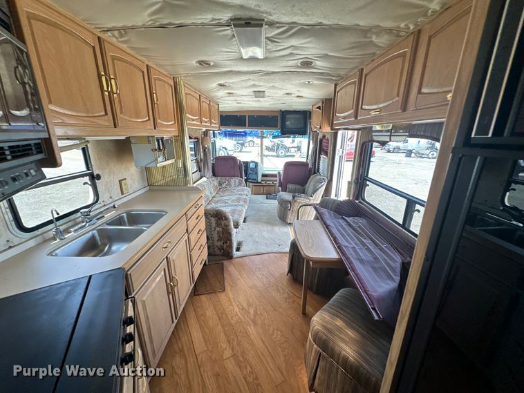 image for item EJ4448 1994 Winnebago  Vectra RV