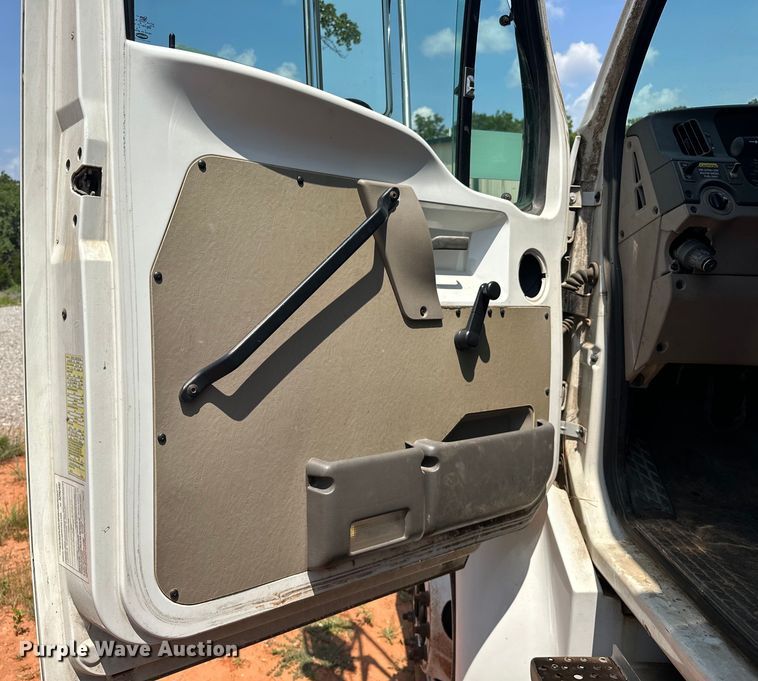 image for item EJ4465 2008 Sterling  Acterra  box truck