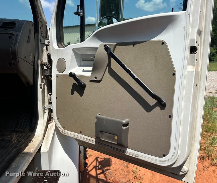 image for item EJ4465 2008 Sterling  Acterra  box truck