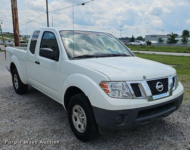 image for item EJ5764 2013 Nissan  Frontier  King Cab pickup truck