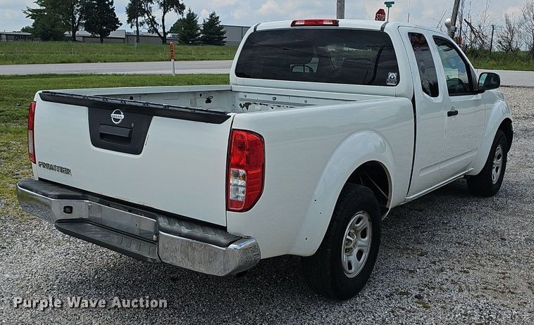 image for item EJ5764 2013 Nissan  Frontier  King Cab pickup truck
