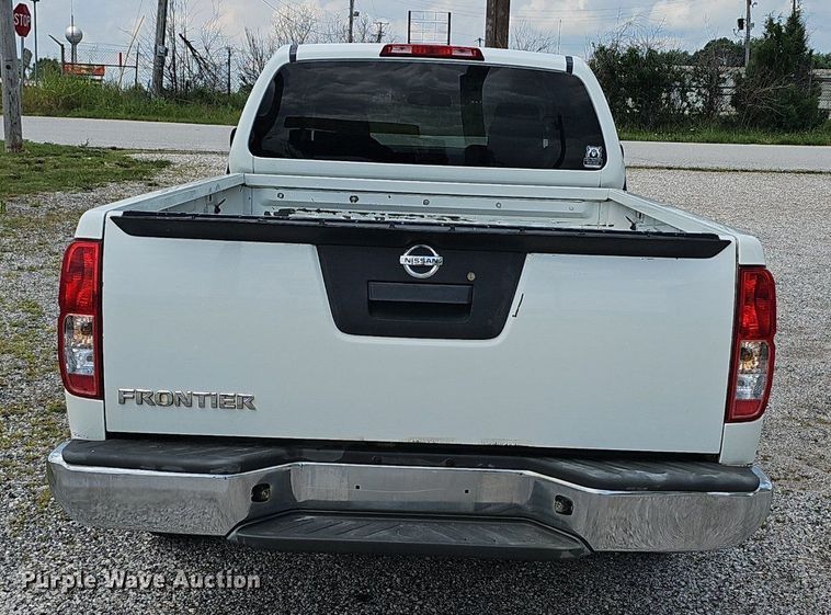 image for item EJ5764 2013 Nissan  Frontier  King Cab pickup truck