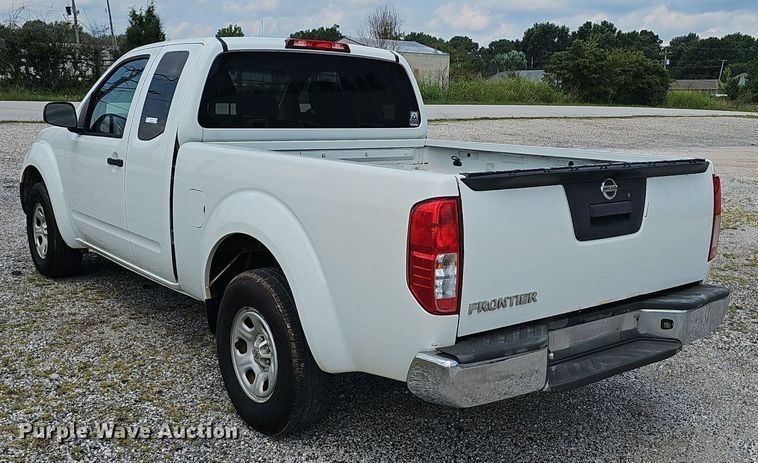 image for item EJ5764 2013 Nissan  Frontier  King Cab pickup truck