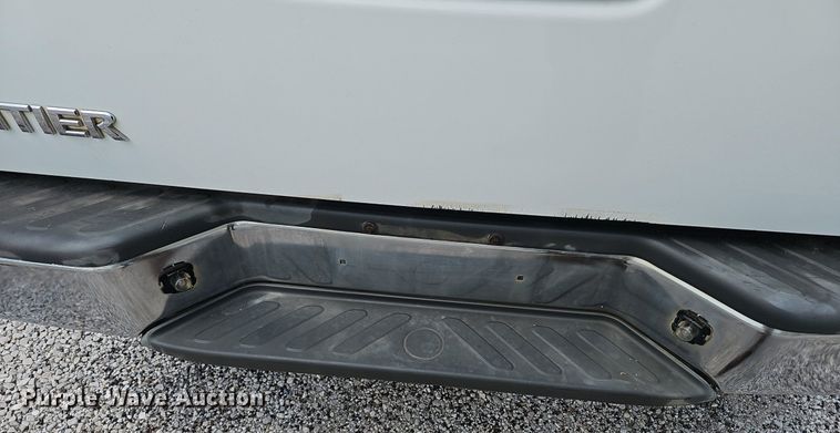 image for item EJ5764 2013 Nissan  Frontier  King Cab pickup truck