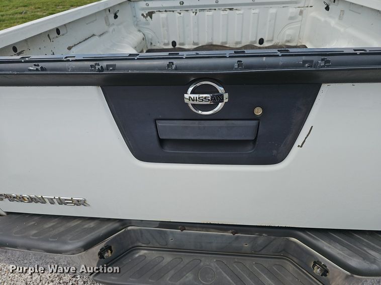 image for item EJ5764 2013 Nissan  Frontier  King Cab pickup truck