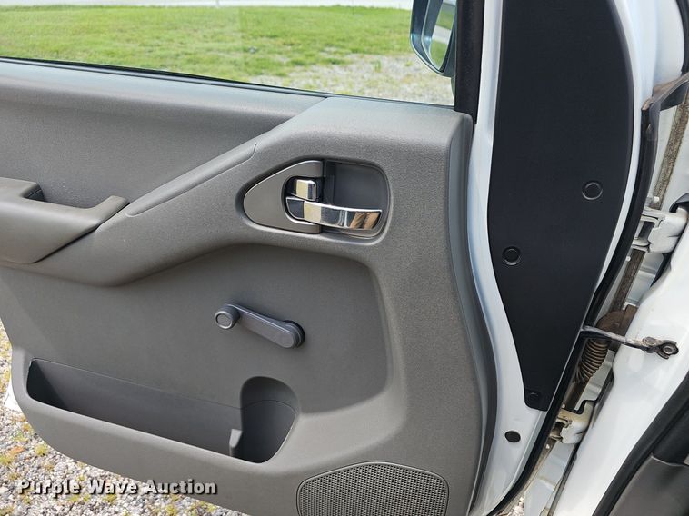 image for item EJ5764 2013 Nissan  Frontier  King Cab pickup truck