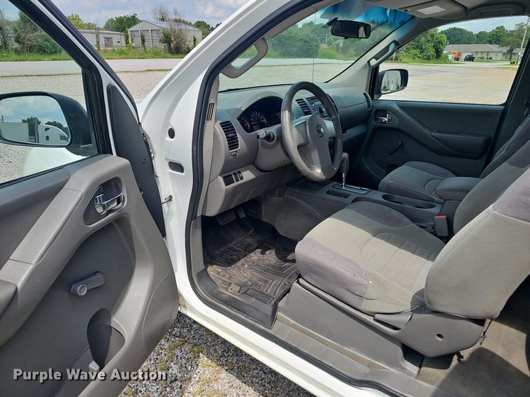 image for item EJ5764 2013 Nissan  Frontier  King Cab pickup truck